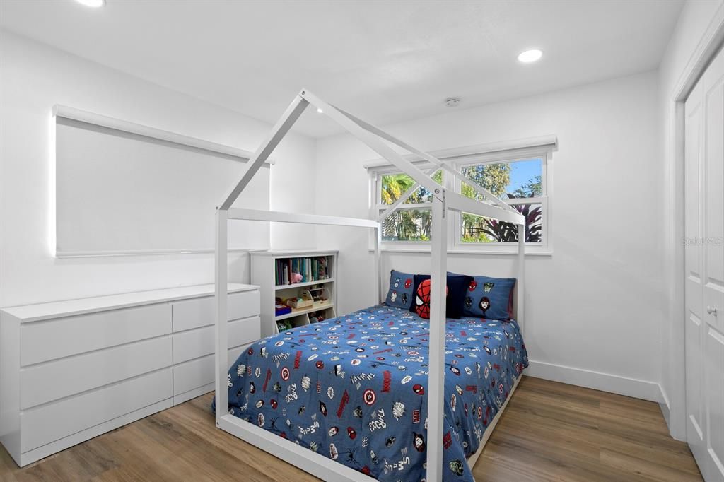 待售: $919,000 (4 贝兹, 2 浴室, 2059 平方英尺)