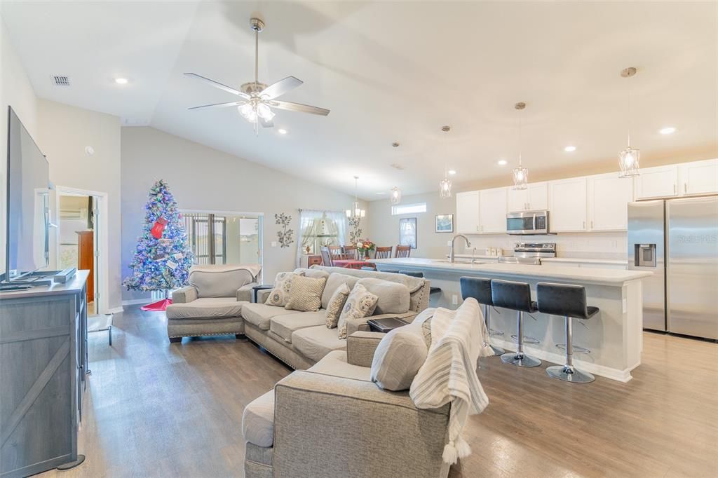 待售: $339,990 (4 贝兹, 2 浴室, 2004 平方英尺)