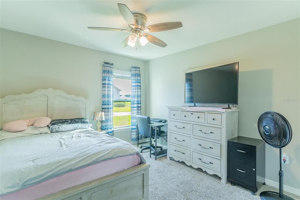 待售: $339,990 (4 贝兹, 2 浴室, 2004 平方英尺)