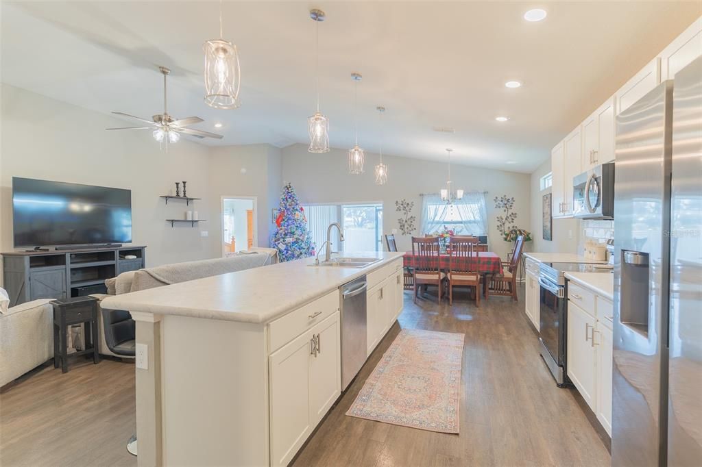 待售: $339,990 (4 贝兹, 2 浴室, 2004 平方英尺)