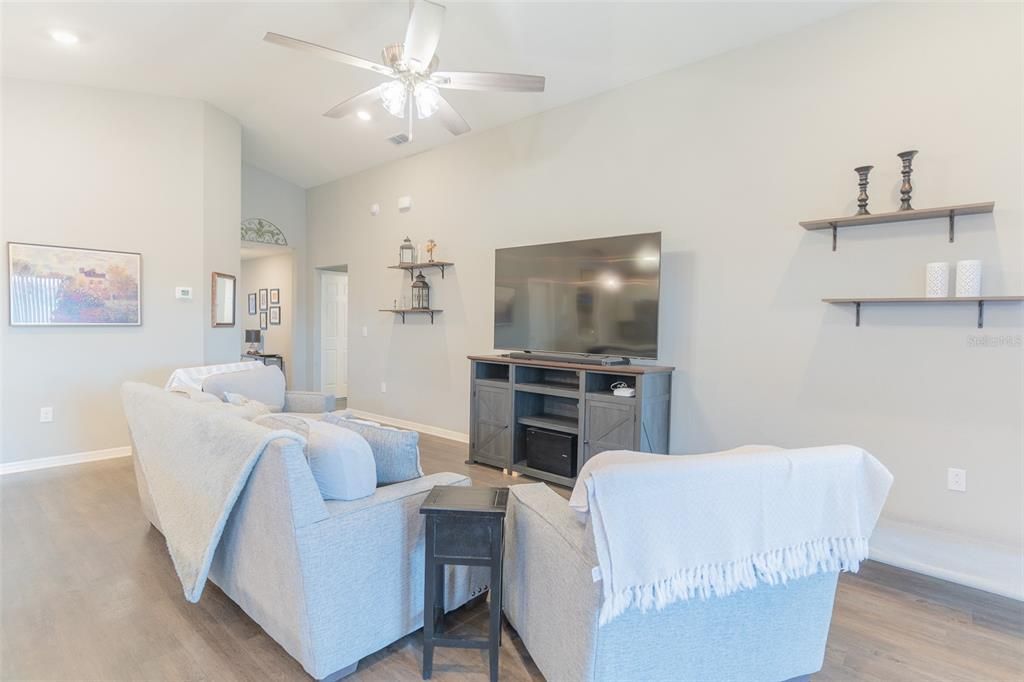 待售: $339,990 (4 贝兹, 2 浴室, 2004 平方英尺)