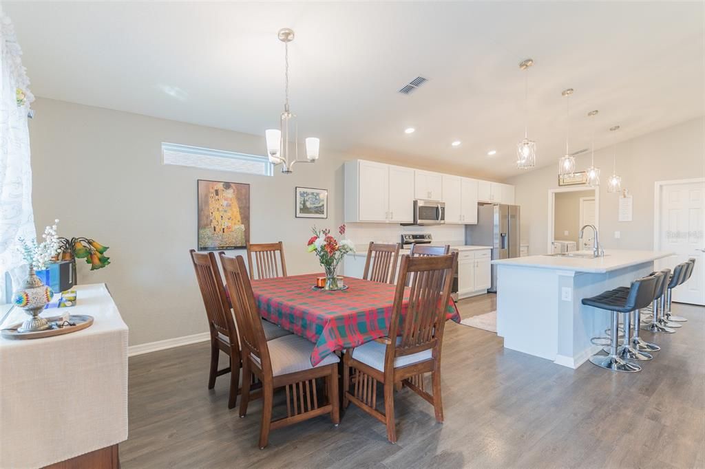 待售: $339,990 (4 贝兹, 2 浴室, 2004 平方英尺)