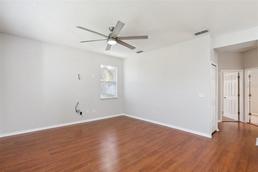 For Sale: $495,000 (4 beds, 2 baths, 1950 Square Feet)