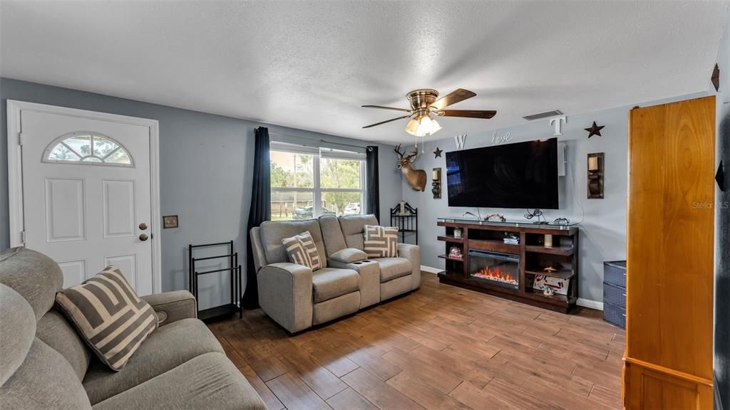 For Sale: $315,000 (4 beds, 2 baths, 1440 Square Feet)