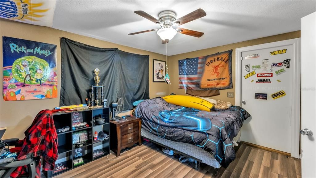 For Sale: $315,000 (4 beds, 2 baths, 1440 Square Feet)