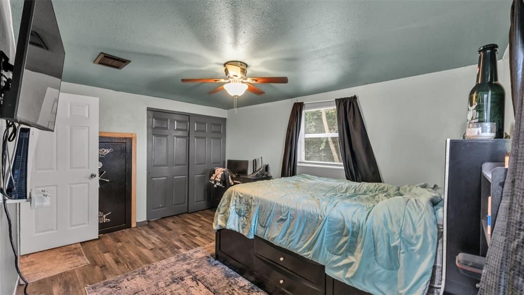 For Sale: $315,000 (4 beds, 2 baths, 1440 Square Feet)