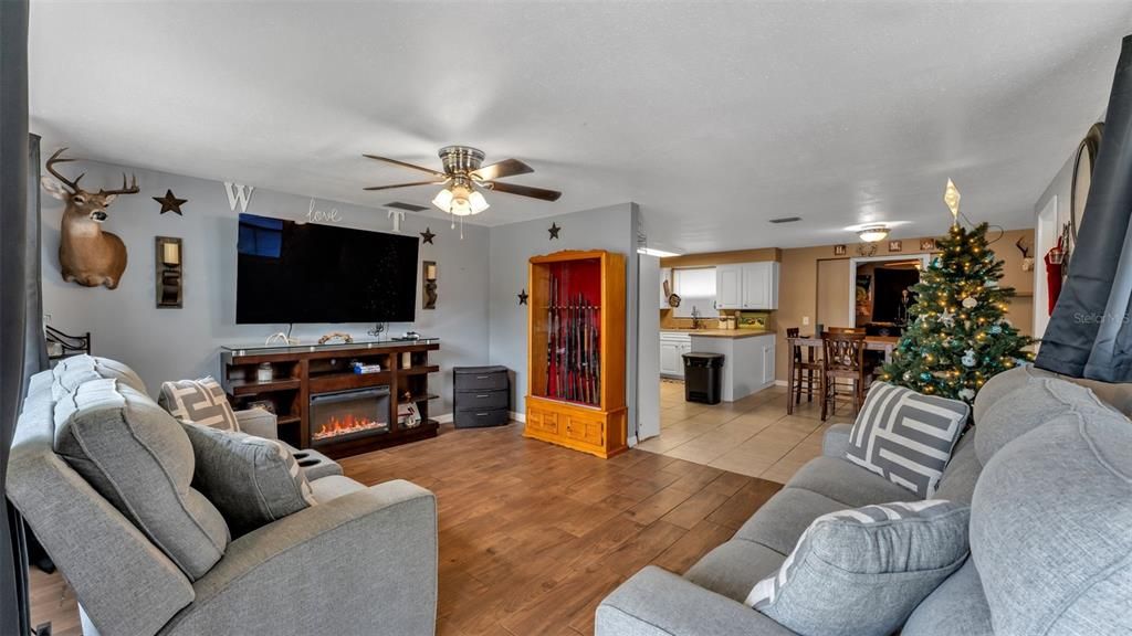 For Sale: $315,000 (4 beds, 2 baths, 1440 Square Feet)