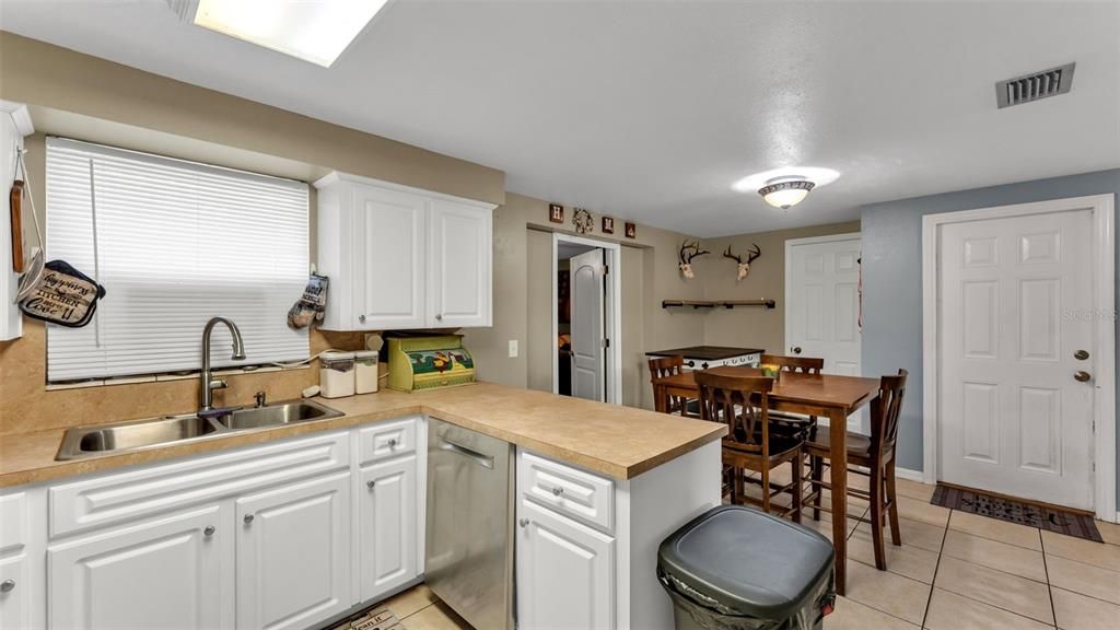 For Sale: $315,000 (4 beds, 2 baths, 1440 Square Feet)