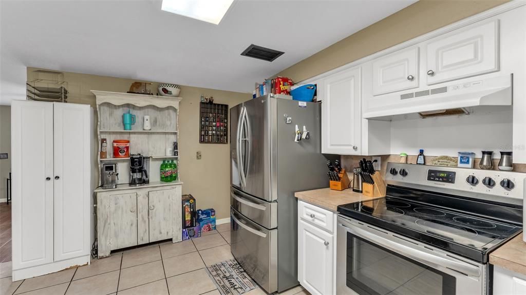For Sale: $315,000 (4 beds, 2 baths, 1440 Square Feet)