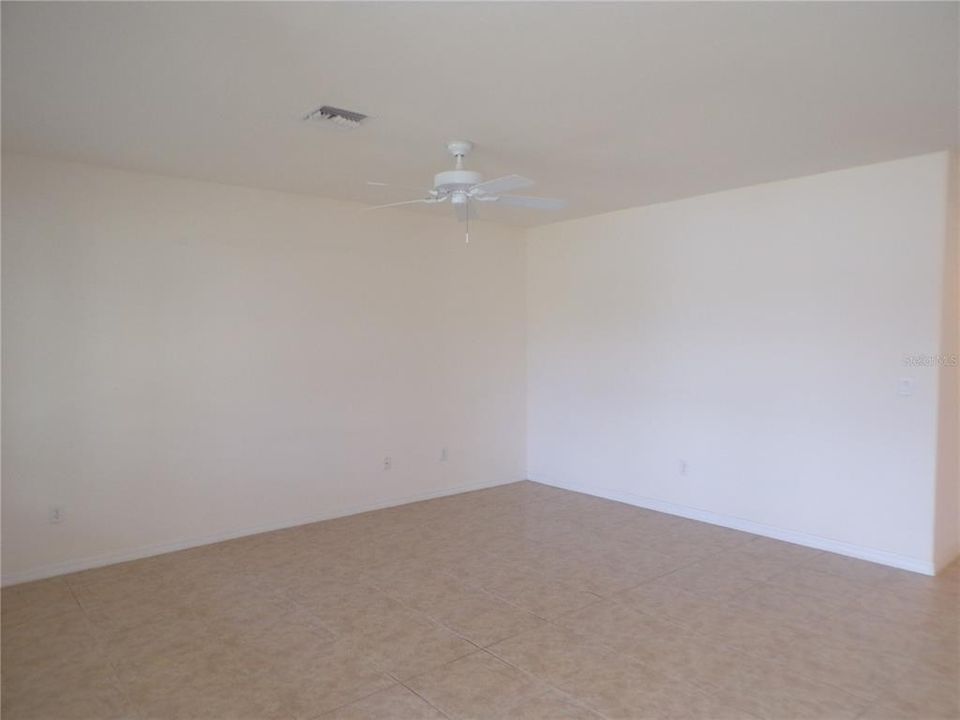 出租: $1,999 (3 贝兹, 2 浴室, 1690 平方英尺)