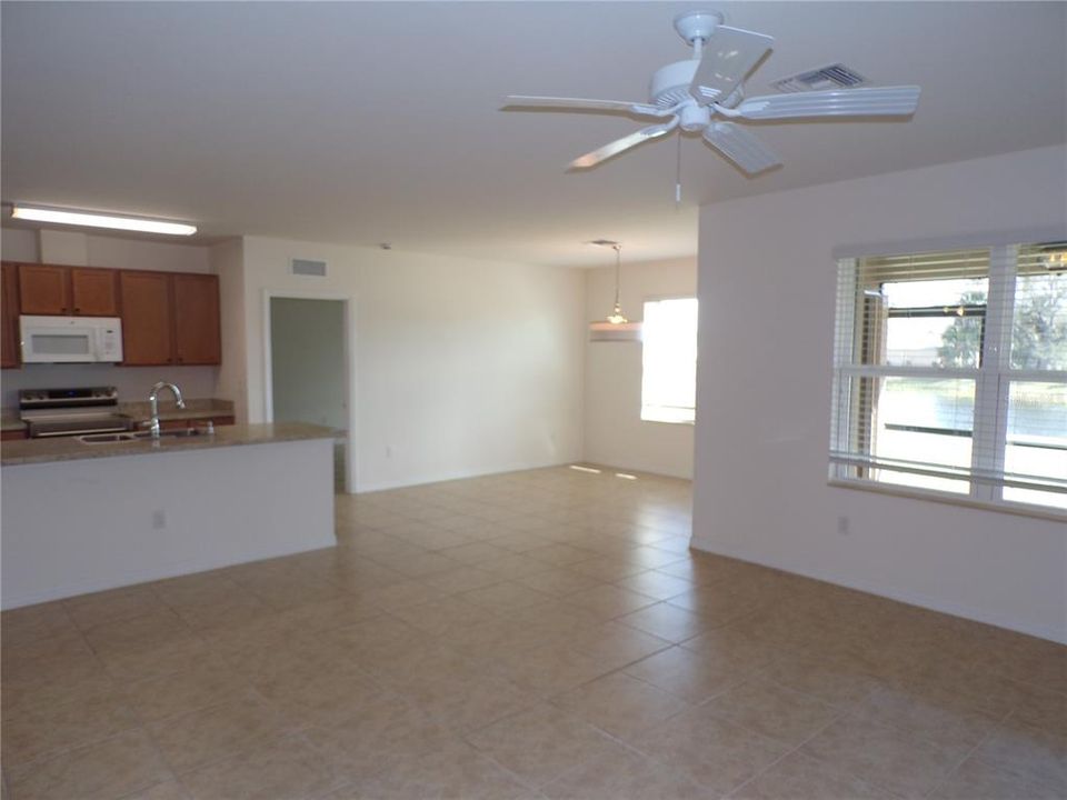 出租: $1,999 (3 贝兹, 2 浴室, 1690 平方英尺)