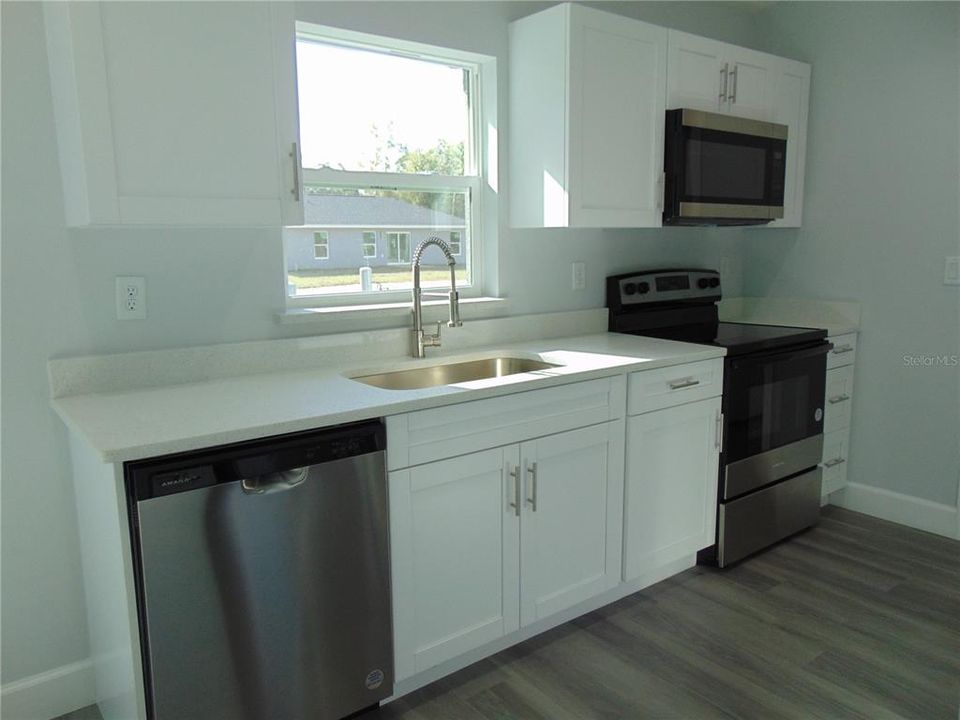 For Rent: $1,650 (3 beds, 2 baths, 1127 Square Feet)