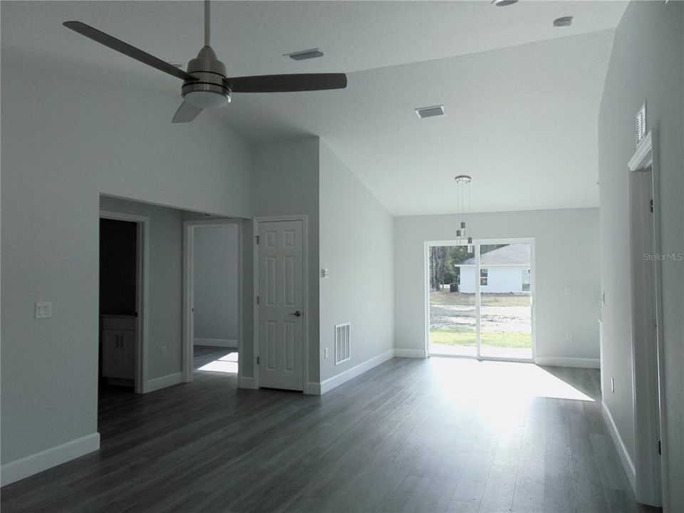 For Rent: $1,650 (3 beds, 2 baths, 1127 Square Feet)