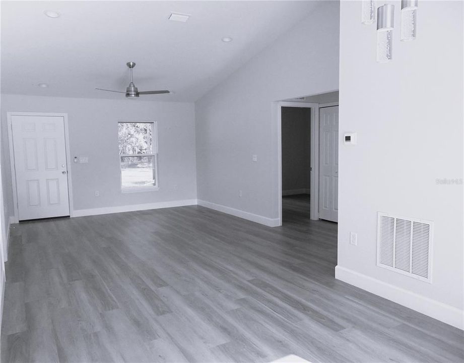 For Rent: $1,650 (3 beds, 2 baths, 1127 Square Feet)