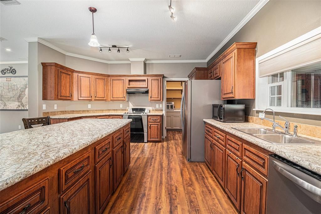 For Sale: $515,000 (2 beds, 2 baths, 1488 Square Feet)