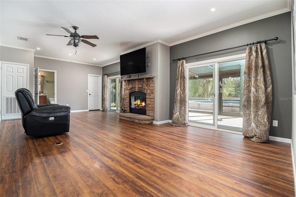 For Sale: $515,000 (2 beds, 2 baths, 1488 Square Feet)