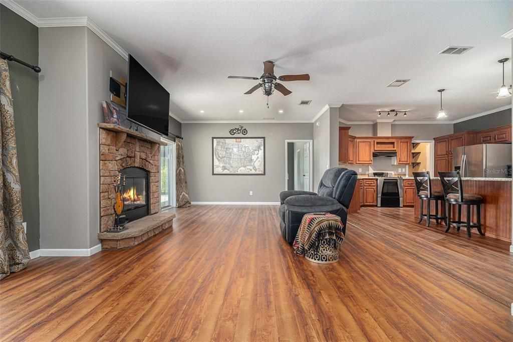 For Sale: $515,000 (2 beds, 2 baths, 1488 Square Feet)