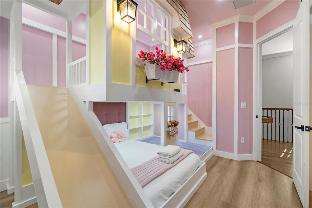 For Sale: $1,249,000 (5 beds, 5 baths, 3530 Square Feet)