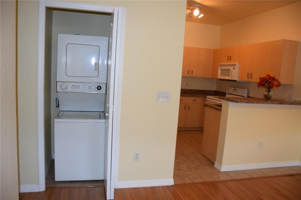 出租: $1,149 (2 贝兹, 2 浴室, 812 平方英尺)