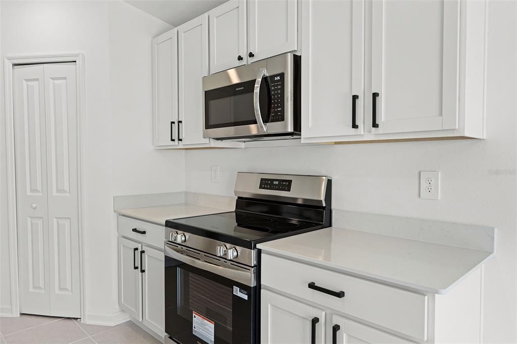 For Rent: $2,098 (4 beds, 2 baths, 1824 Square Feet)