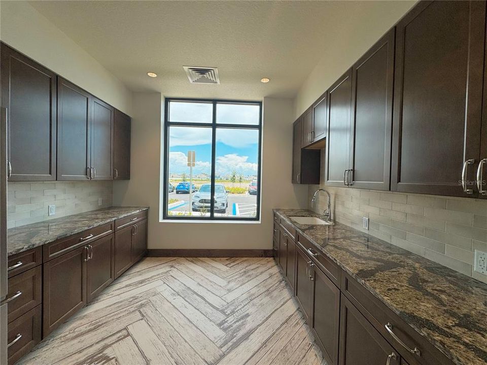 For Rent: $2,098 (4 beds, 2 baths, 1824 Square Feet)