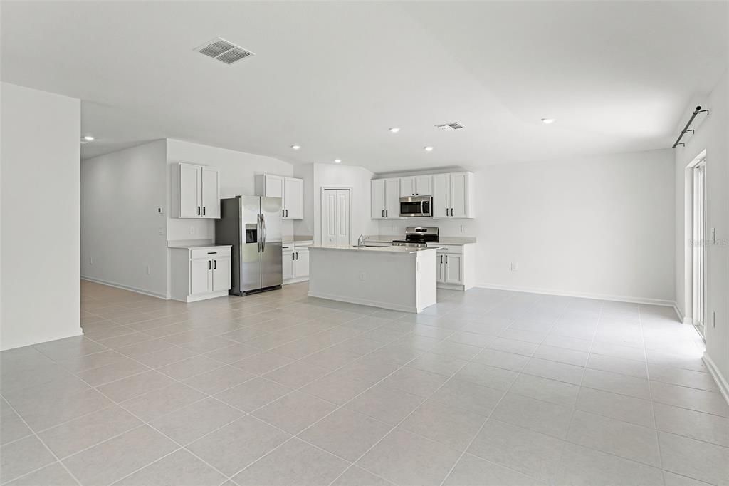 For Rent: $2,098 (4 beds, 2 baths, 1824 Square Feet)