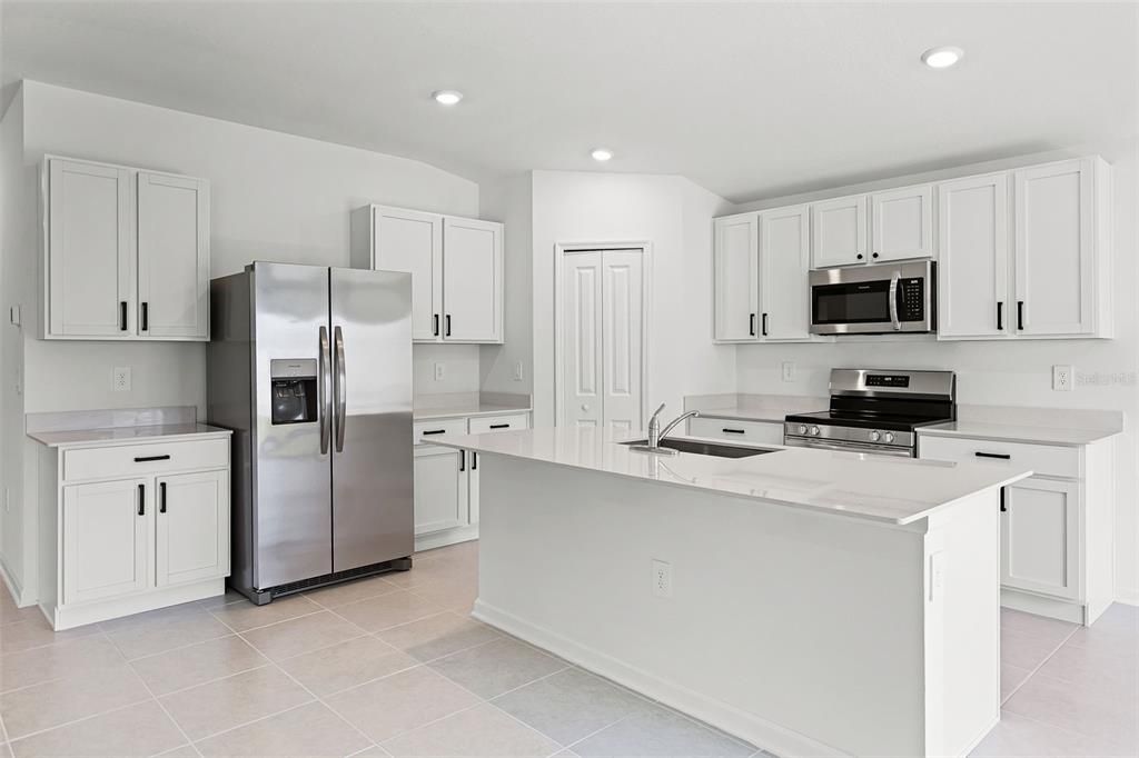 For Rent: $2,098 (4 beds, 2 baths, 1824 Square Feet)