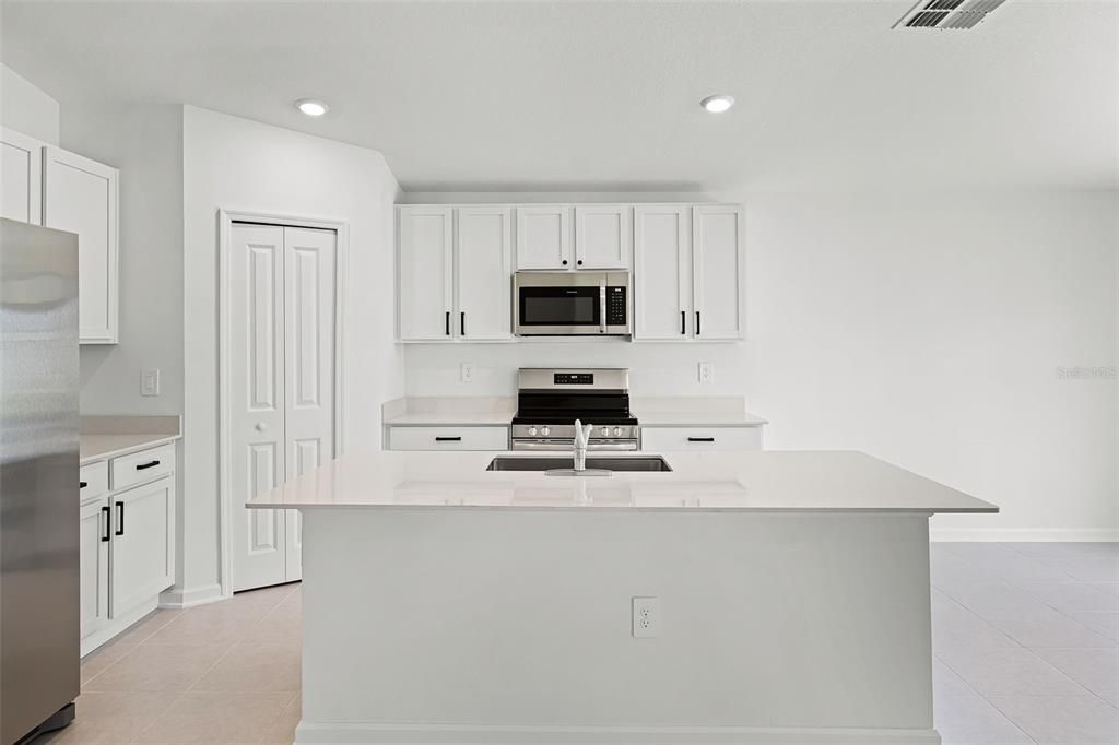 For Rent: $2,098 (4 beds, 2 baths, 1824 Square Feet)