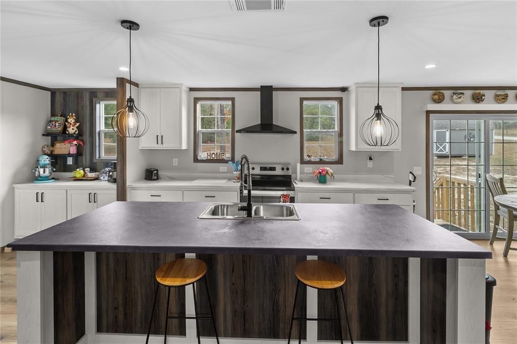 For Sale: $248,000 (3 beds, 2 baths, 1493 Square Feet)