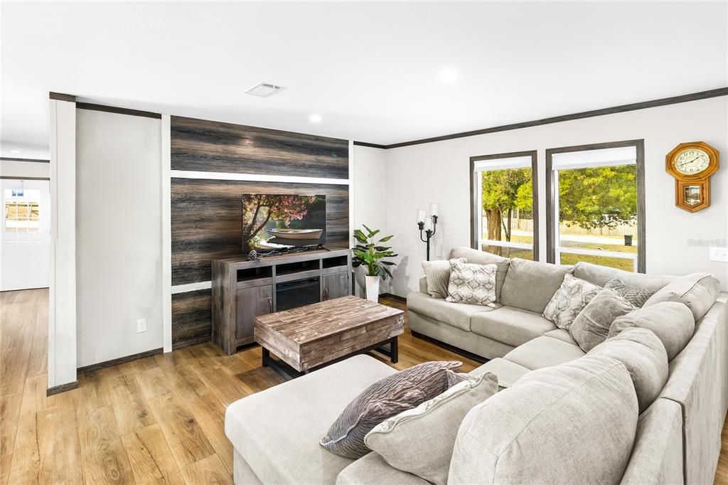 For Sale: $248,000 (3 beds, 2 baths, 1493 Square Feet)