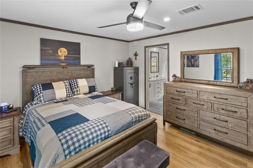 For Sale: $248,000 (3 beds, 2 baths, 1493 Square Feet)