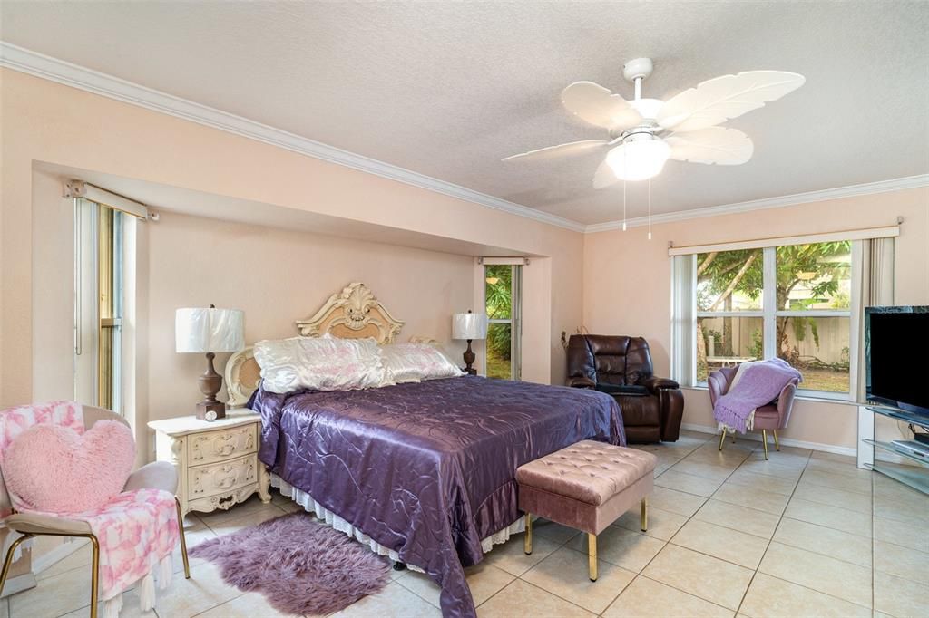 For Sale: $374,999 (3 beds, 3 baths, 2296 Square Feet)