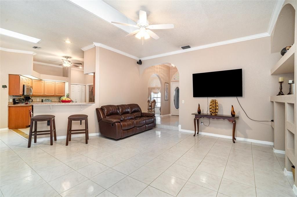 For Sale: $374,999 (3 beds, 3 baths, 2296 Square Feet)