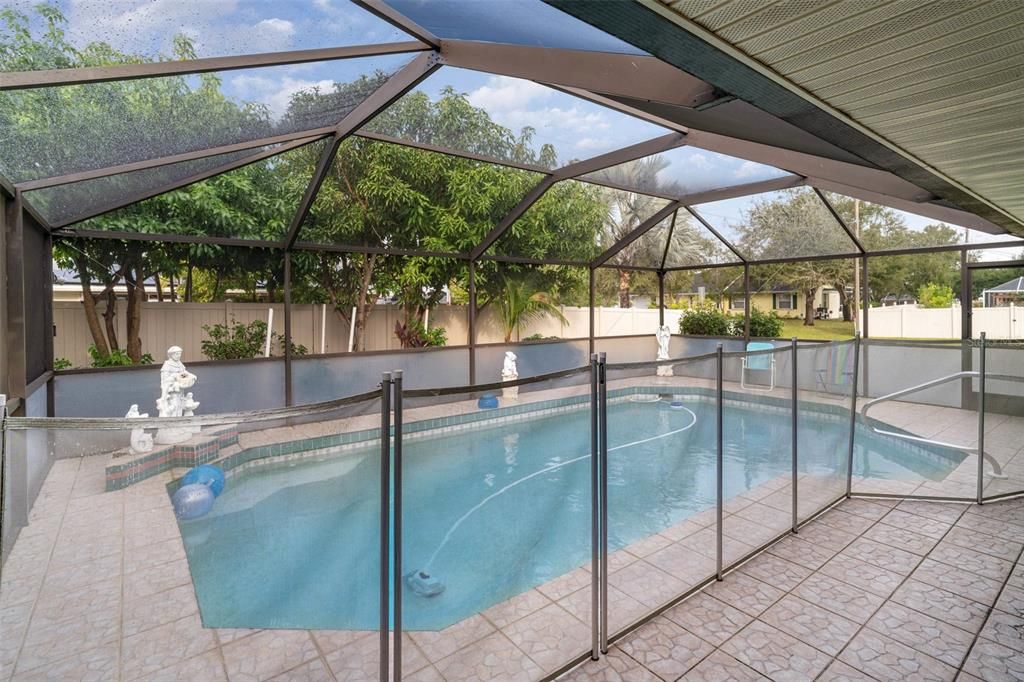 For Sale: $374,999 (3 beds, 3 baths, 2296 Square Feet)