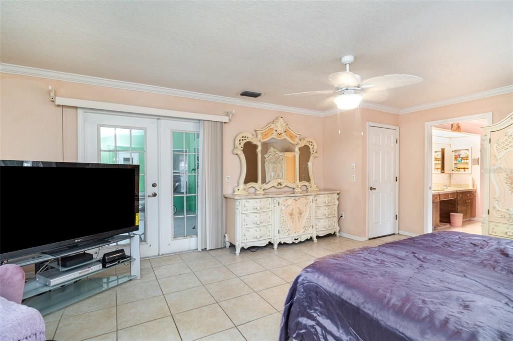 For Sale: $374,999 (3 beds, 3 baths, 2296 Square Feet)