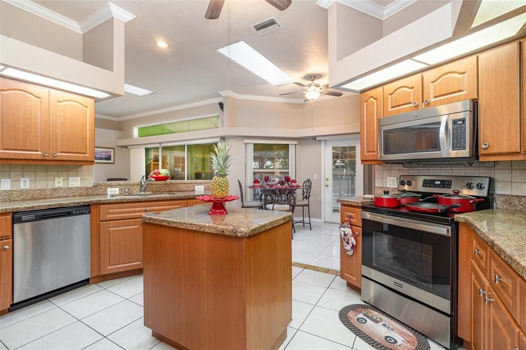 For Sale: $374,999 (3 beds, 3 baths, 2296 Square Feet)