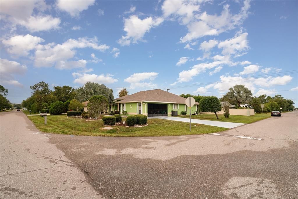 For Sale: $374,999 (3 beds, 3 baths, 2296 Square Feet)