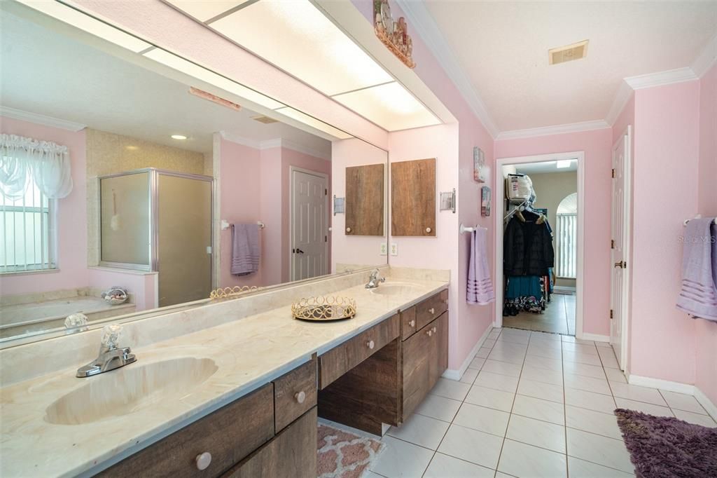 For Sale: $374,999 (3 beds, 3 baths, 2296 Square Feet)