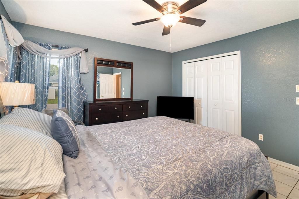 For Sale: $374,999 (3 beds, 3 baths, 2296 Square Feet)