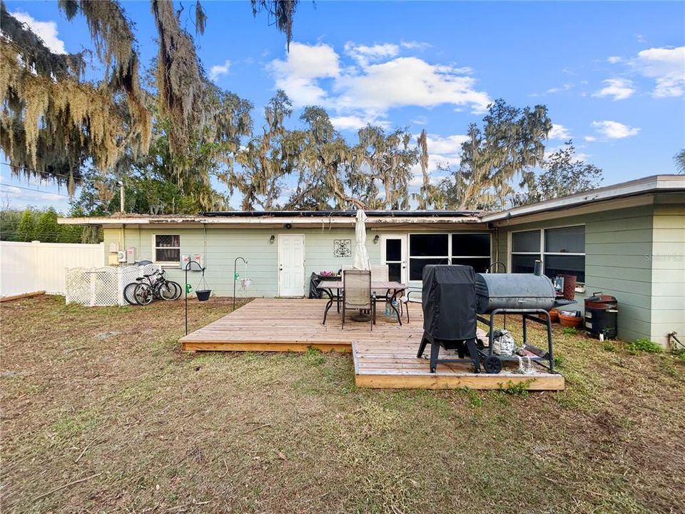 待售: $390,000 (5 贝兹, 2 浴室, 2031 平方英尺)