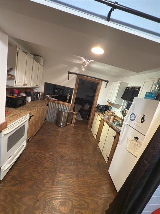 На продажу: $149,000 (2 спален, 1 ванн, 710 Квадратных фут)