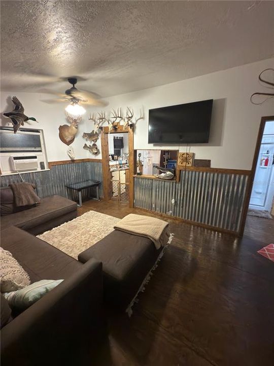 На продажу: $149,000 (2 спален, 1 ванн, 710 Квадратных фут)