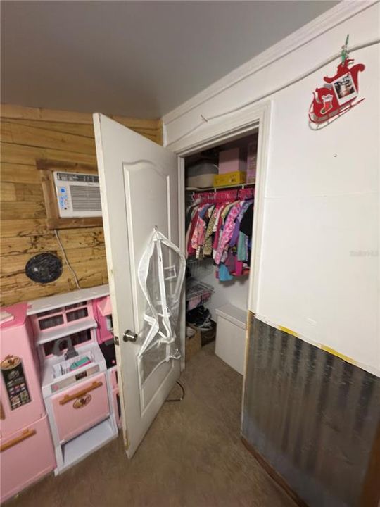 На продажу: $149,000 (2 спален, 1 ванн, 710 Квадратных фут)