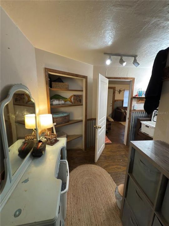 На продажу: $149,000 (2 спален, 1 ванн, 710 Квадратных фут)