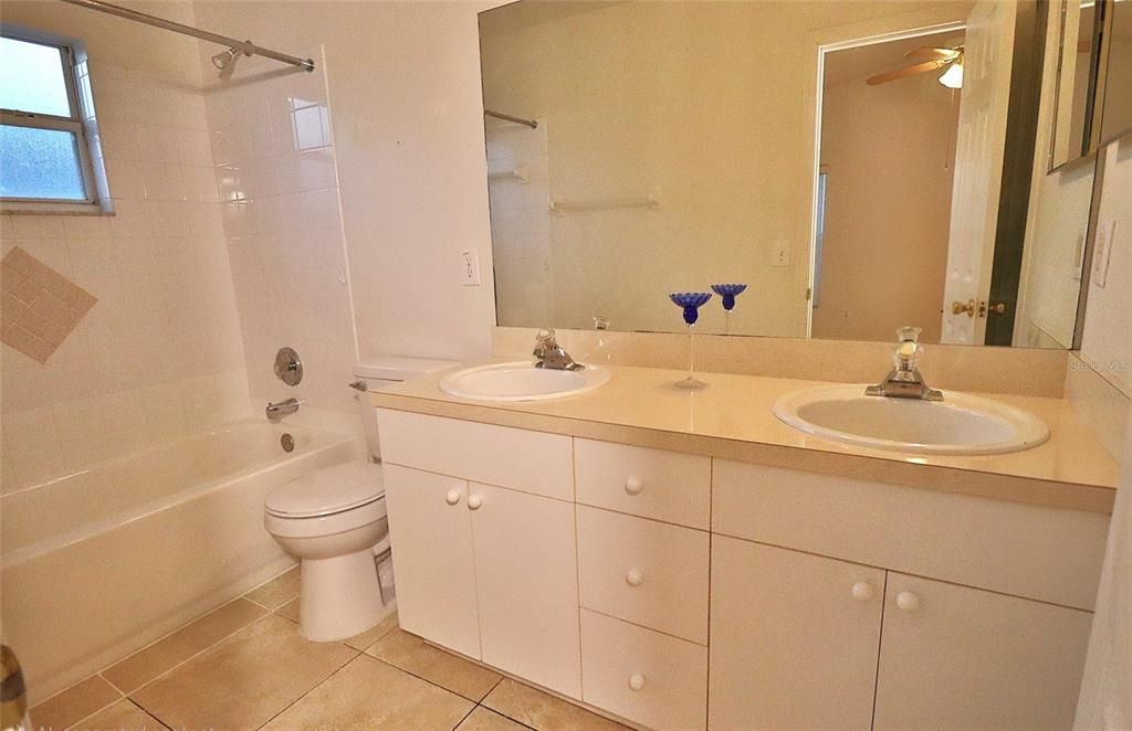 For Sale: $390,000 (3 beds, 2 baths, 1339 Square Feet)