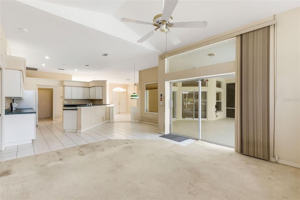 En Venta: $449,000 (3 camas, 2 baños, 2022 Pies cuadrados)