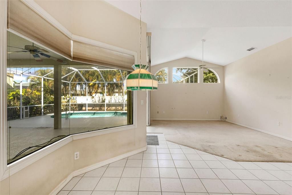 En Venta: $449,000 (3 camas, 2 baños, 2022 Pies cuadrados)