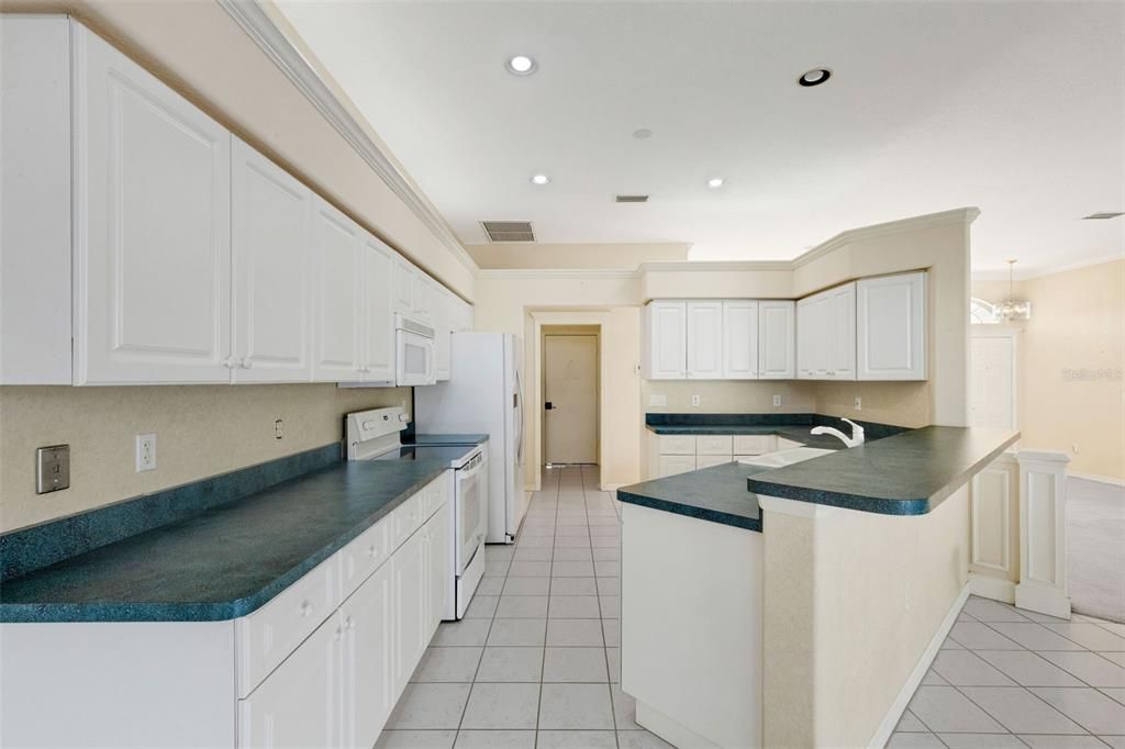 En Venta: $449,000 (3 camas, 2 baños, 2022 Pies cuadrados)