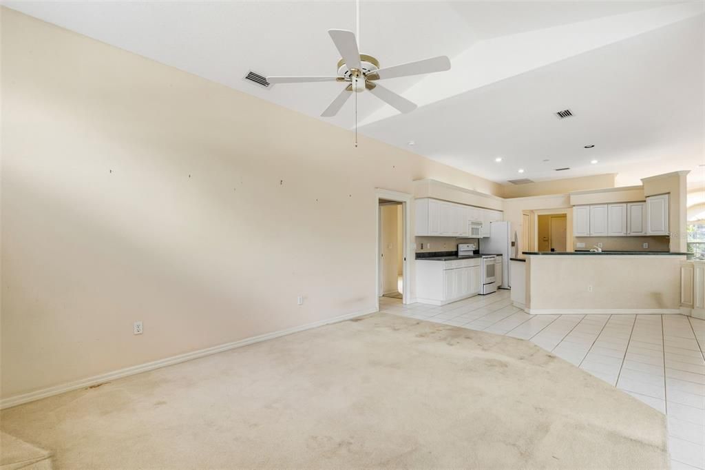 En Venta: $449,000 (3 camas, 2 baños, 2022 Pies cuadrados)