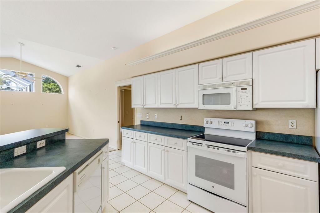 En Venta: $449,000 (3 camas, 2 baños, 2022 Pies cuadrados)